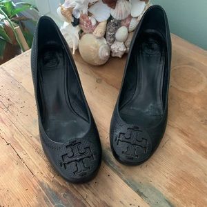 Tory Burch Tan Leather Sally Wedge Pumps